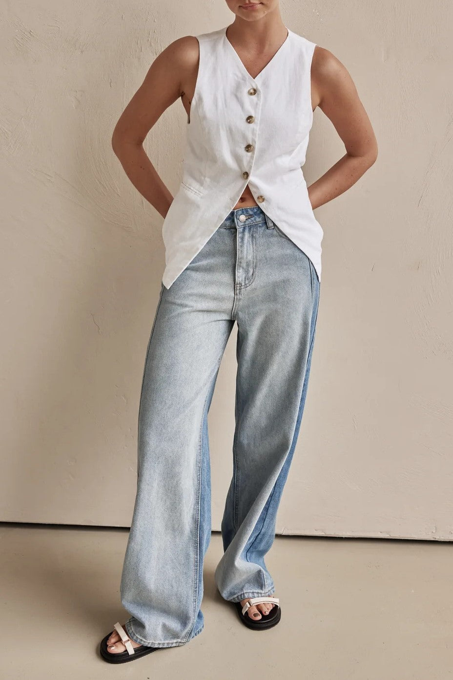 Faded Wash High Rise Wide Leg Jeans - blue - 4