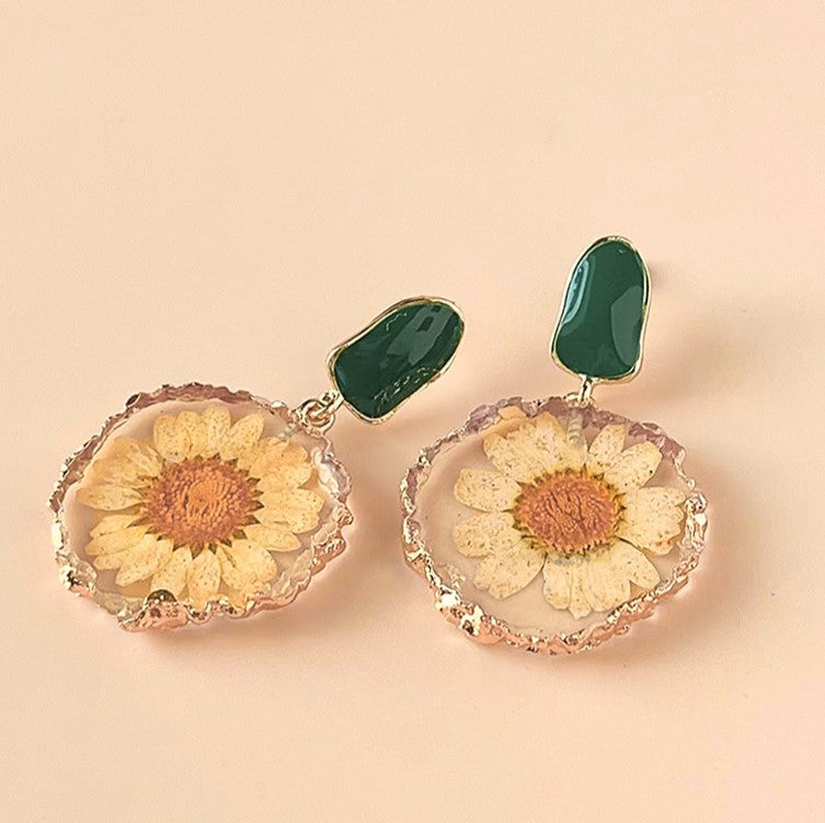 Pressed Daisy Resin Drop Earrings - Green - 1