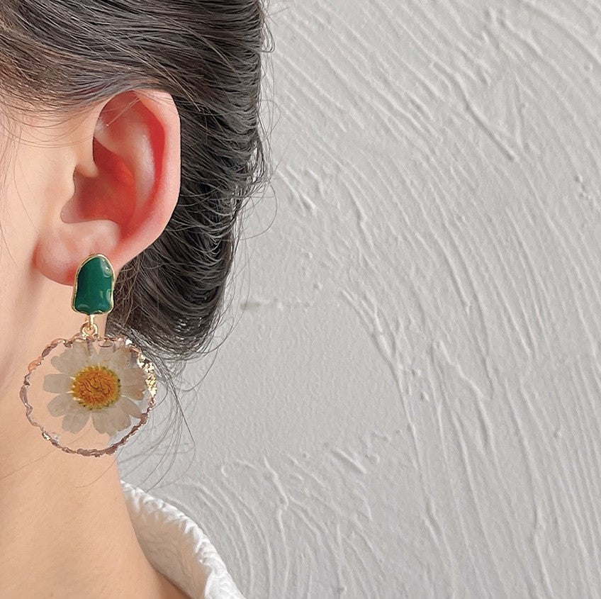 Pressed Daisy Resin Drop Earrings - Green - 2