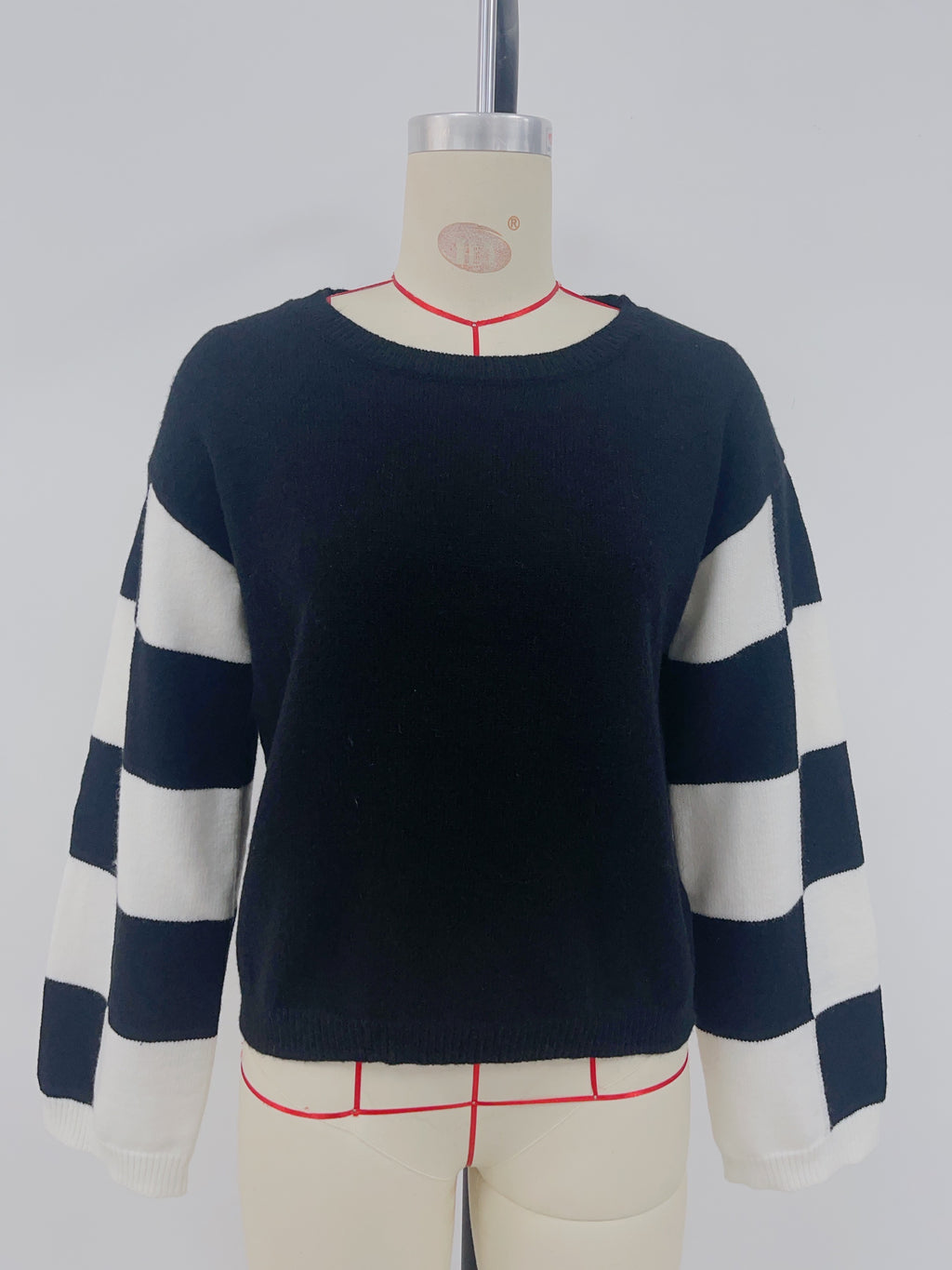 Checkerboard Sleeve Color Block Knit Sweater - Black