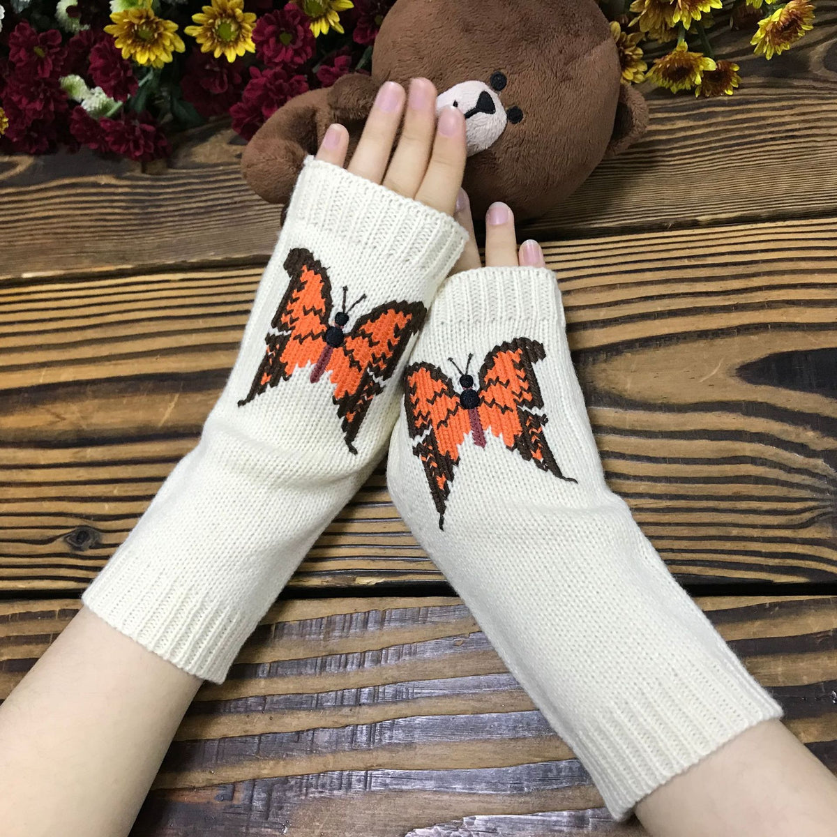 Fingerless Gloves With Butterfly Knit Motif - Beige