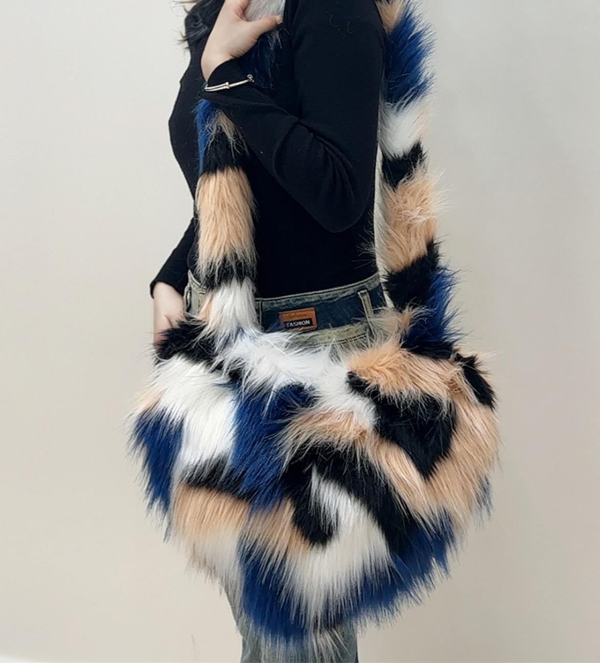 Plush Heart Shoulder Bag With Magnetic Closure - Blue
