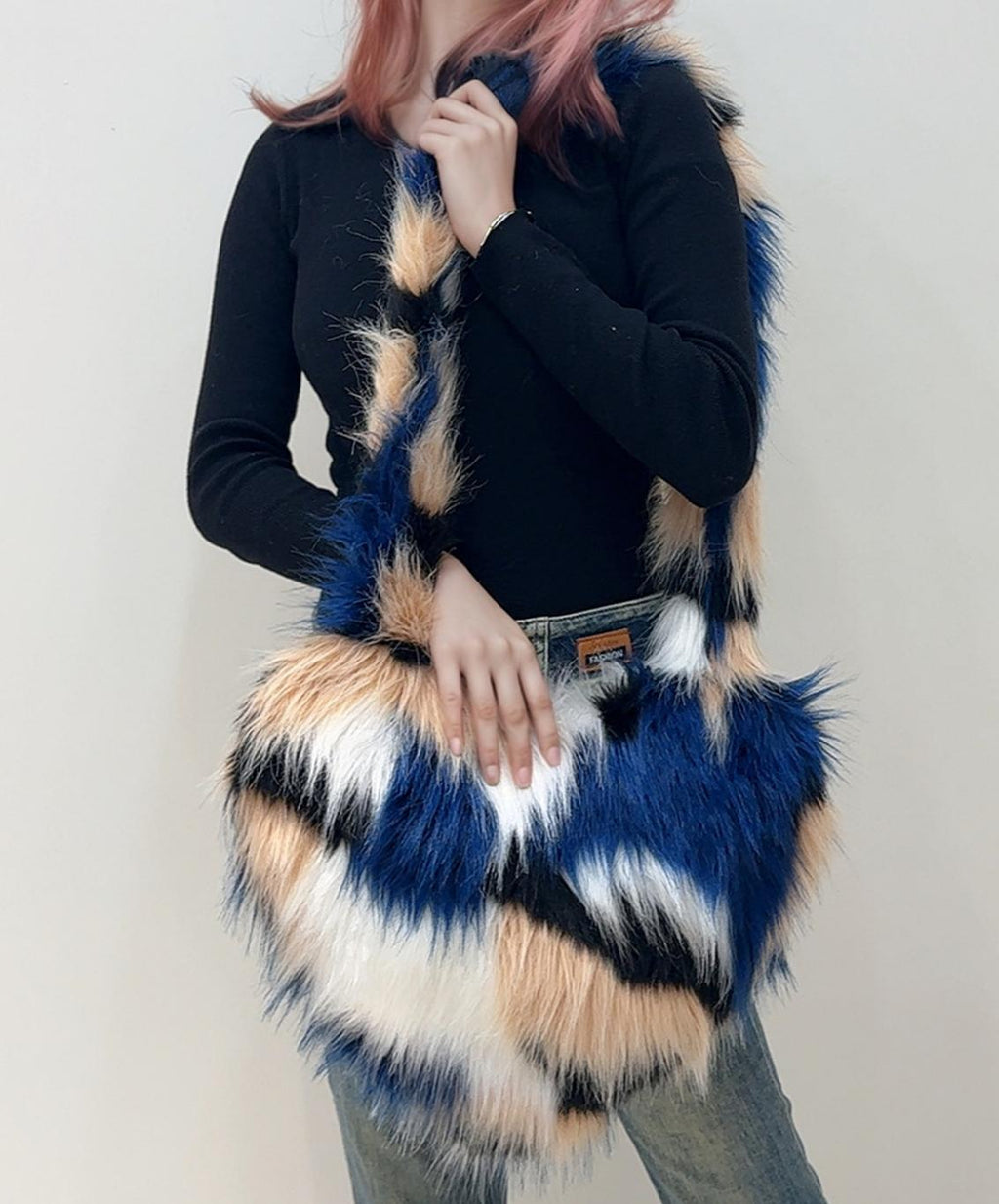 Plush Heart Shoulder Bag With Magnetic Closure - Blue - 3