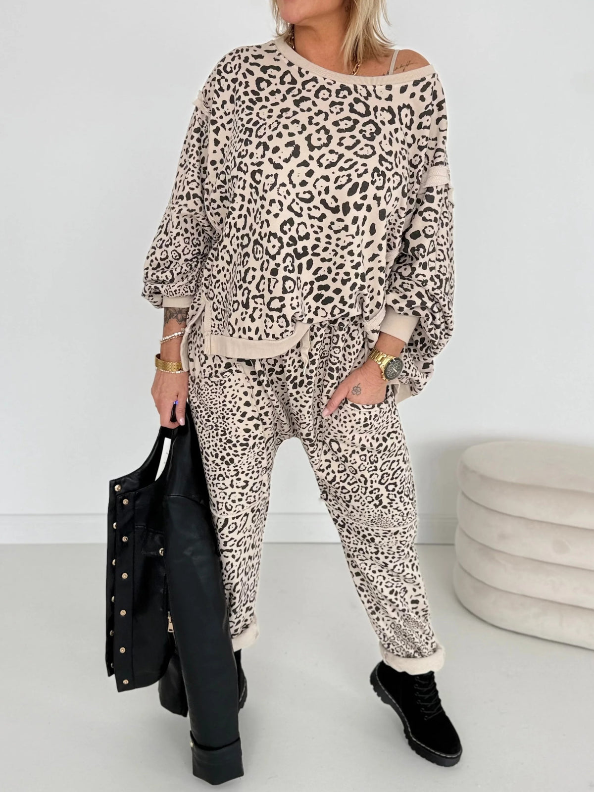 Sweatshirt And Jogger Set In Animal Print - Leopard