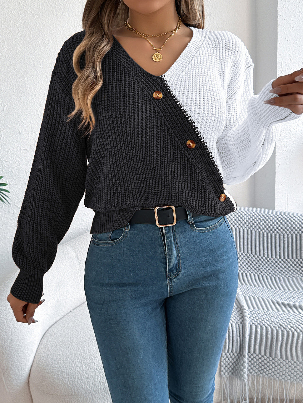Two-Tone Button Trim V-Neck Sweater - Black