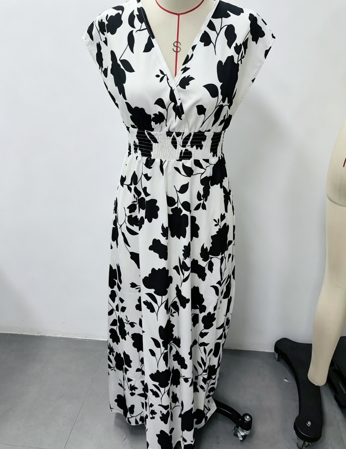 Shirred Waist Floral Maxi Dress With Cap Sleeves - BWhite