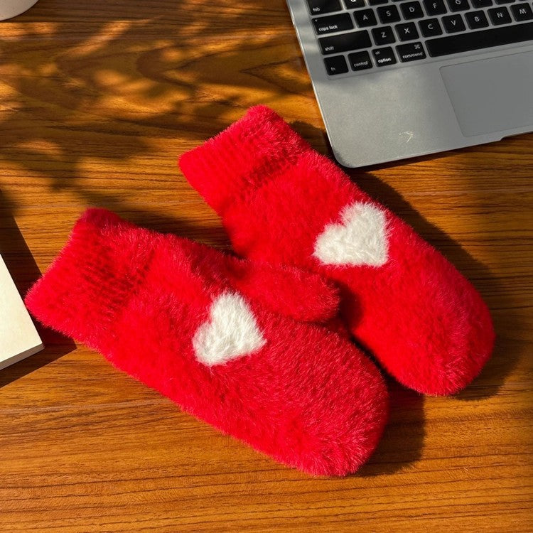 Fuzzy Knit Heart Motif Winter Gloves - Red_B - 3