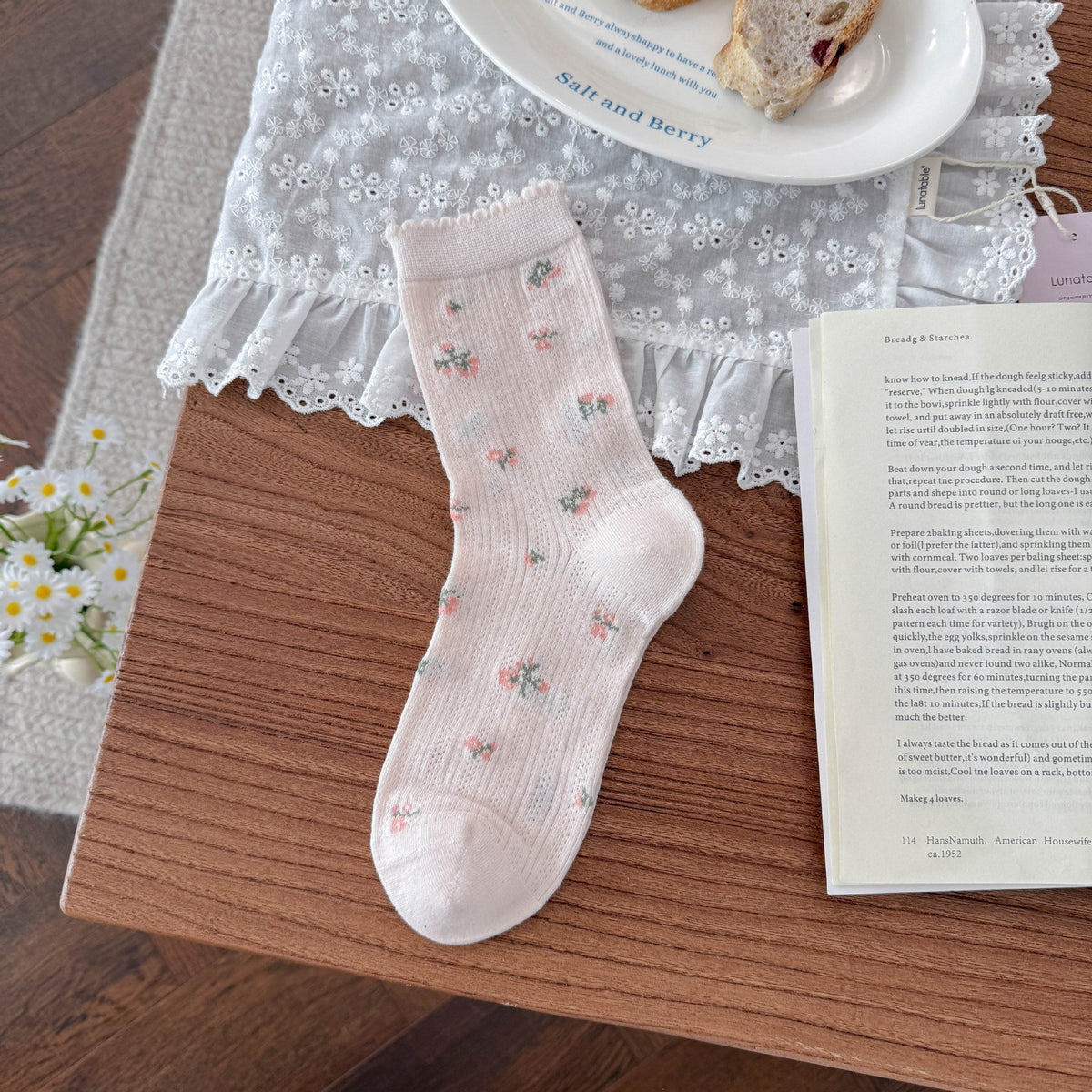Sheer Knit Crew Socks With Woven Flowers - Pink