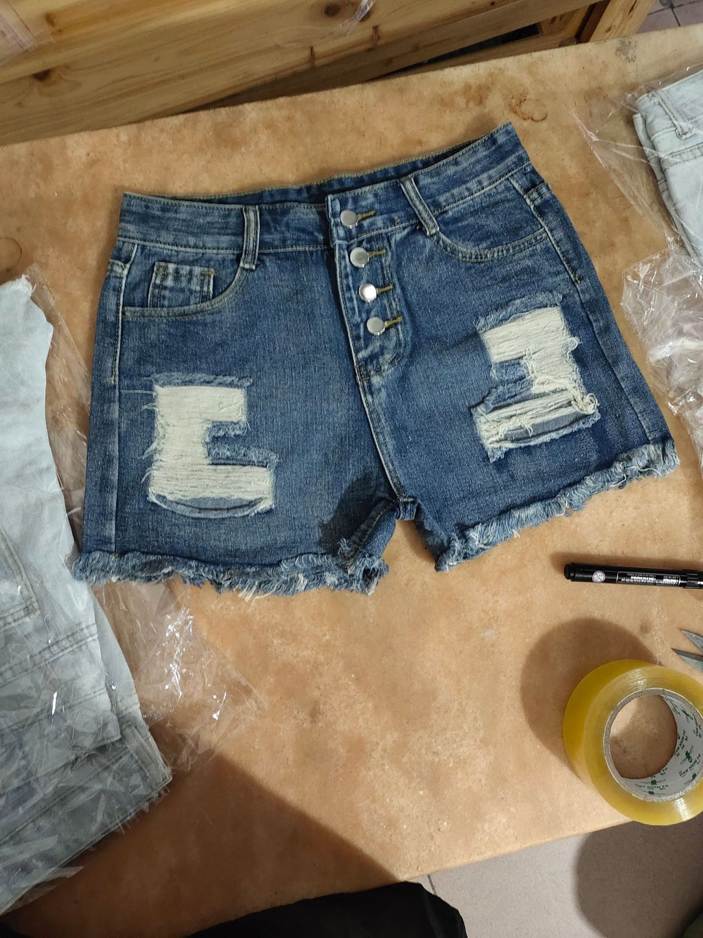 Distressed Button Fly Frayed Denim Shorts - Dark - 2