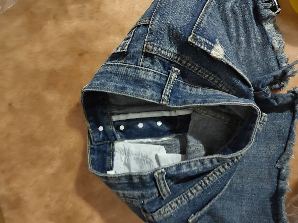 Distressed Button Fly Frayed Denim Shorts - Dark - 4