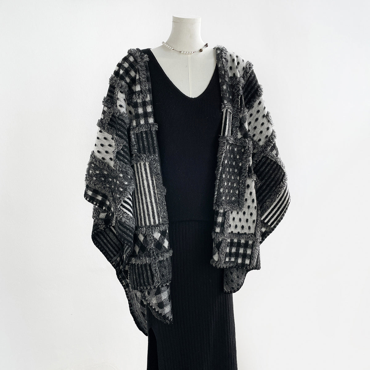 Patchwork Jacquard Cape with Textured Diamond Motifs - Black - 3