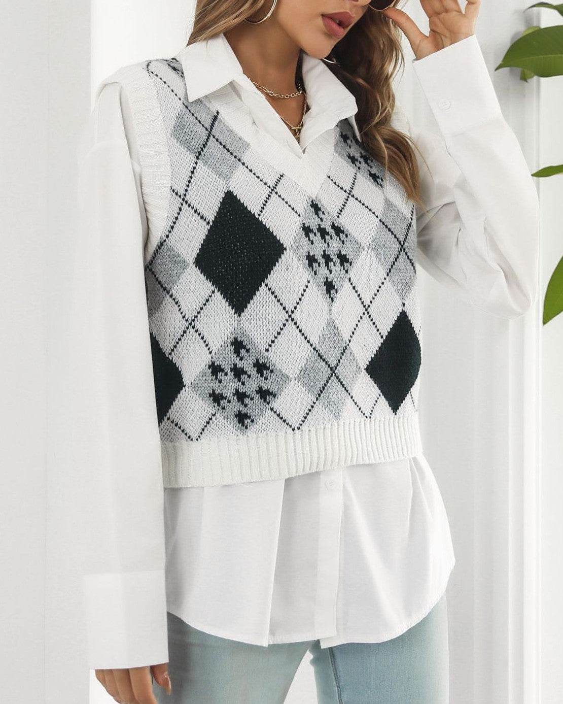 Argyle Diamond Knit Sweater Vest - White - 2