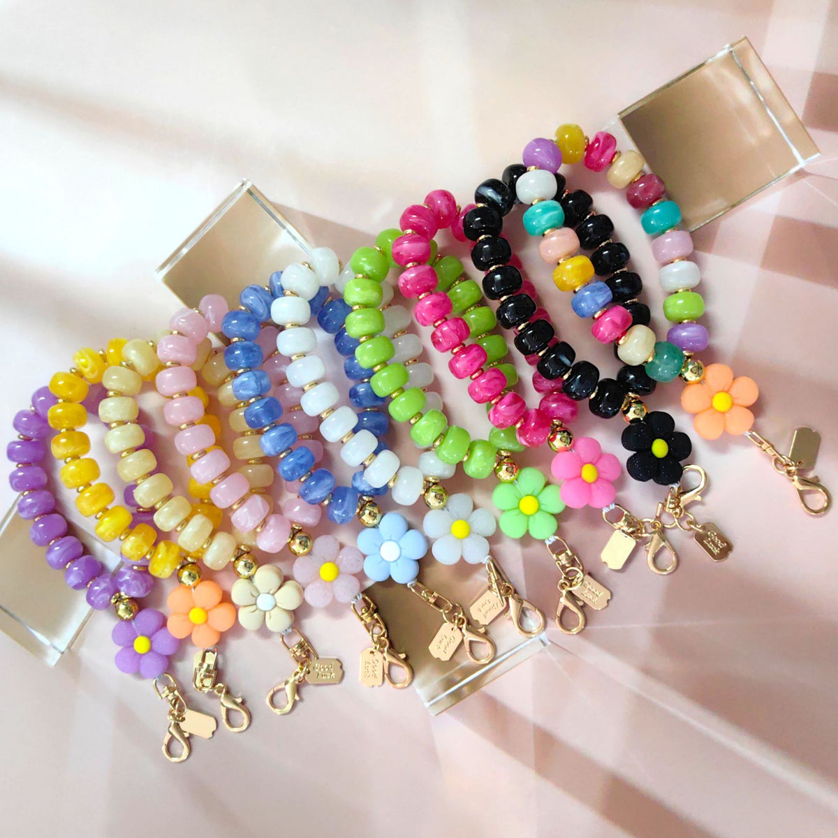 Chunky Beaded Phone Wrist Lanyard with Flower Charm - Colorful - 1