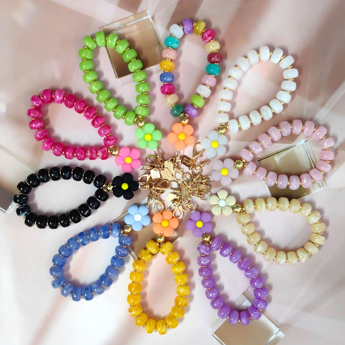 Chunky Beaded Phone Wrist Lanyard with Flower Charm - Colorful - 2