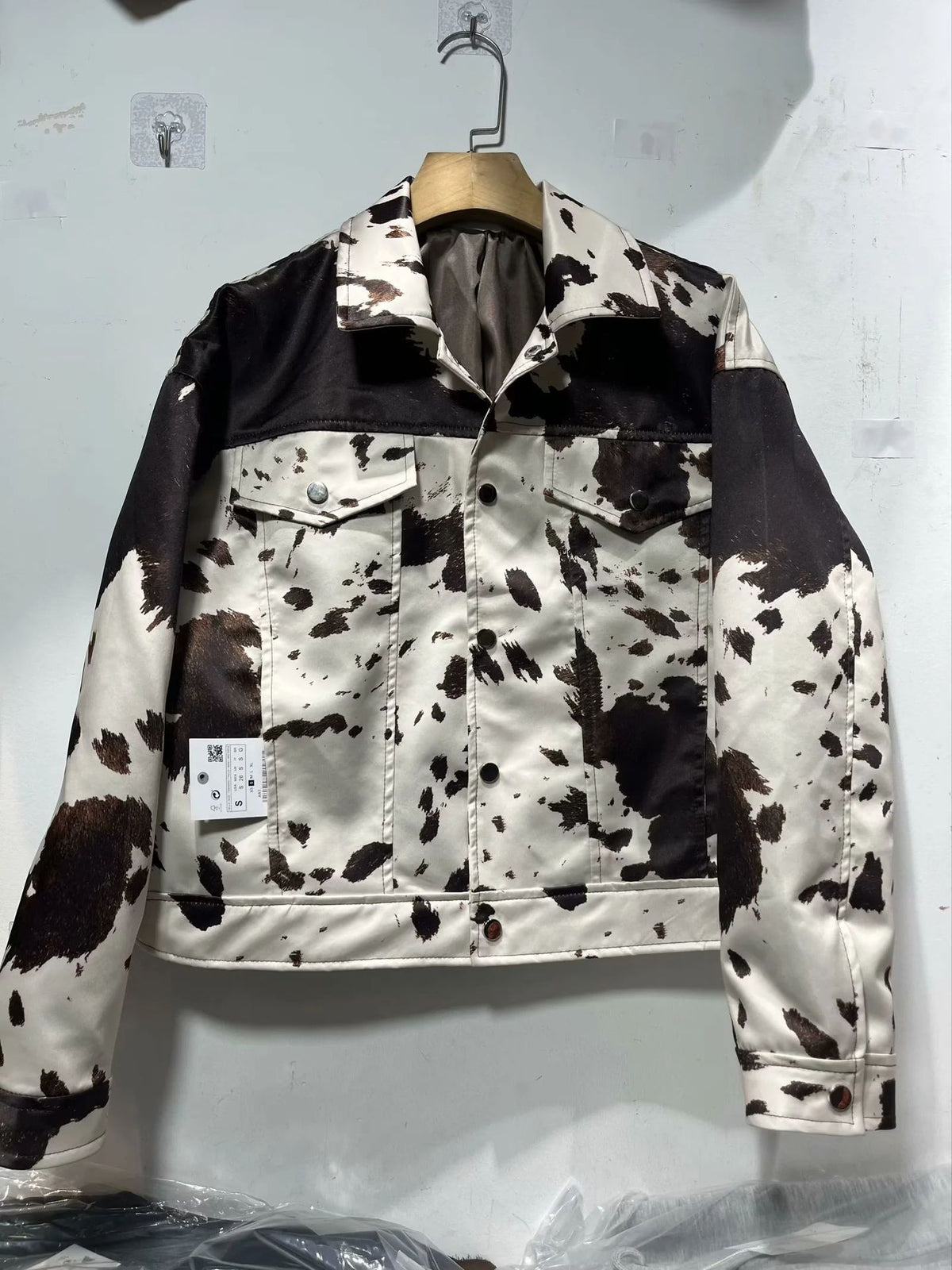 Cow Print Cropped Western Trucker Jacket - Decor - 1