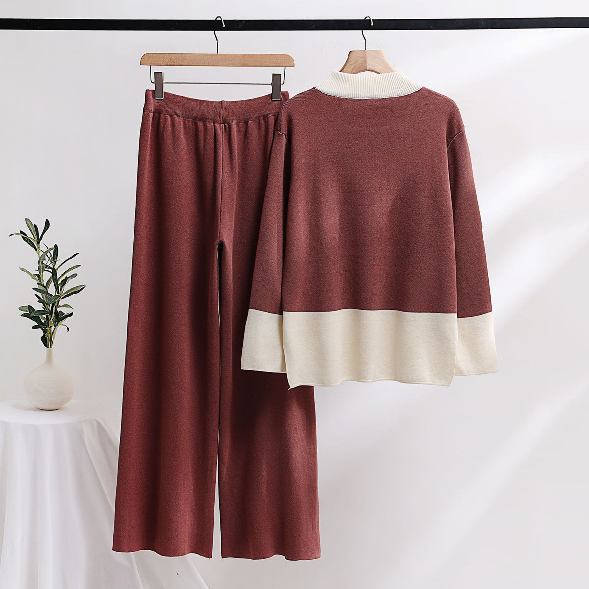 Colorblock Knit Sweater And Wide Leg Pant Set - Reddish brown