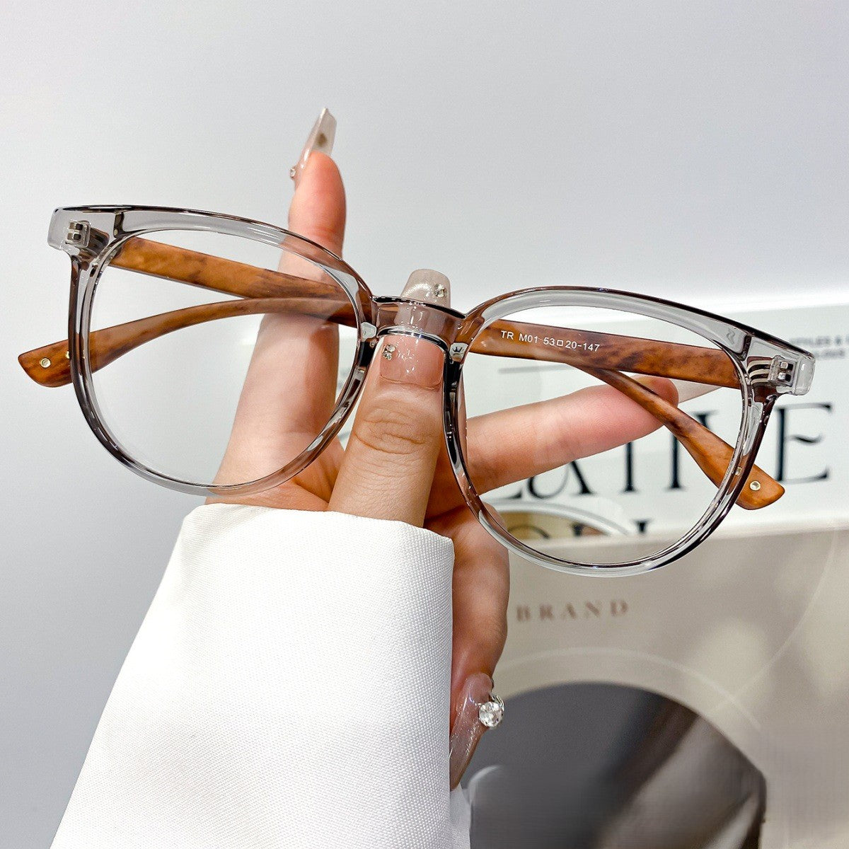 Lightweight Round Eyeglasses With Contrast Arms - Grey