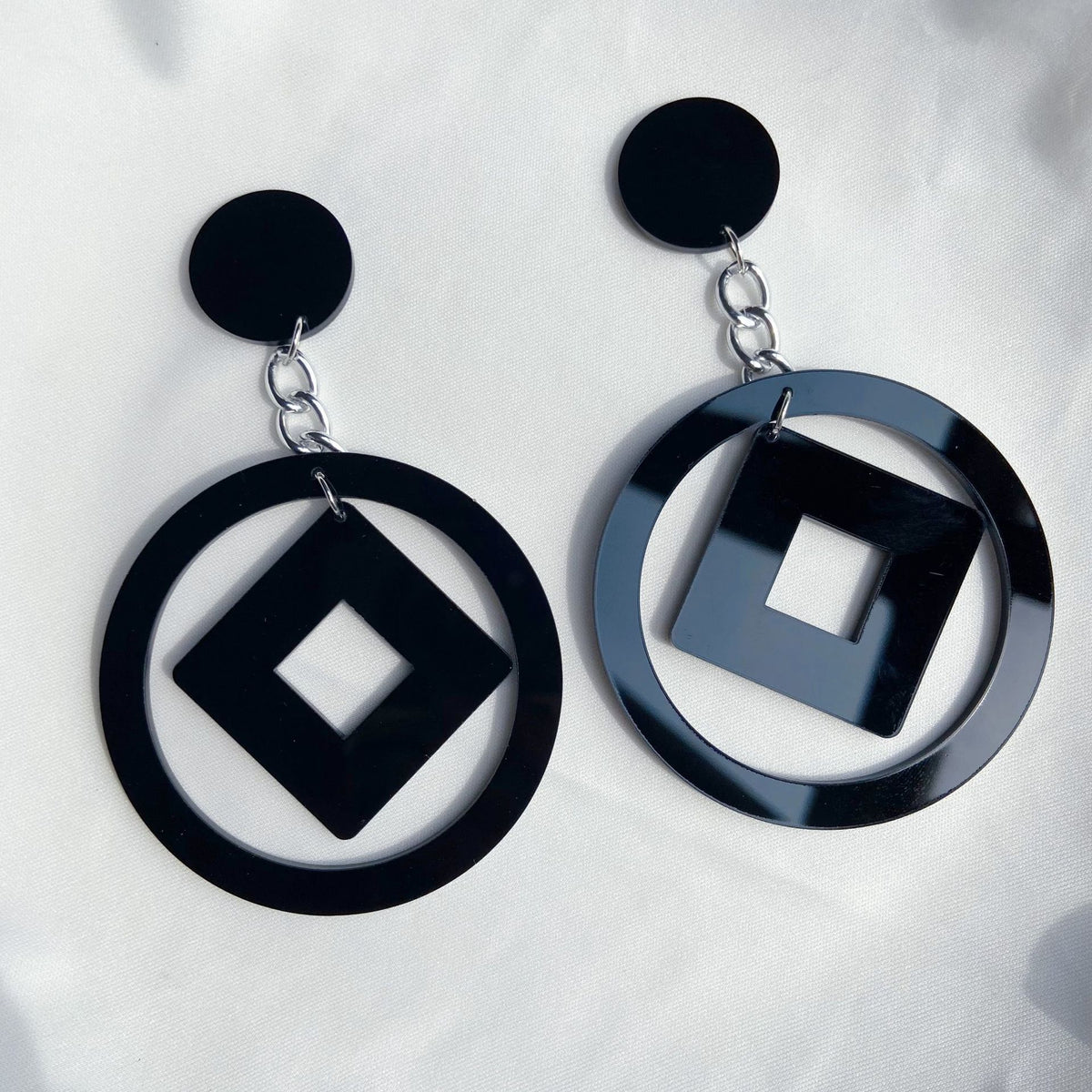 Geometric Circle Diamond Acrylic Earrings - Black