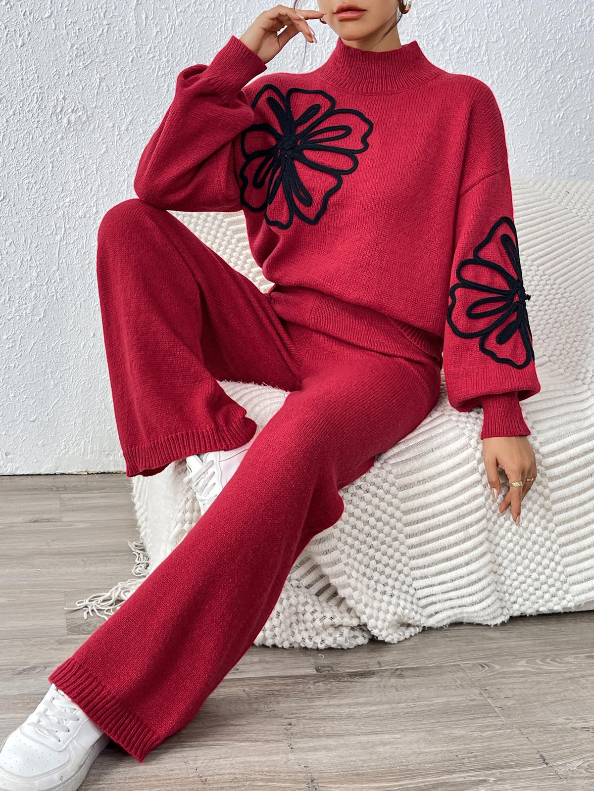 Floral Motif Turtleneck Sweater and Pants Set - Red