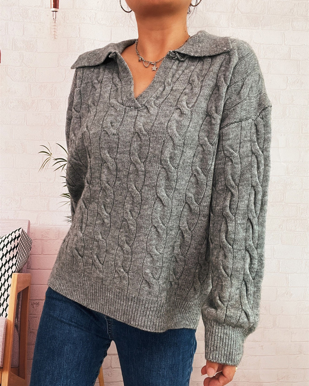 Cable Knit Collared V-Neck Pullover Sweater - Gray