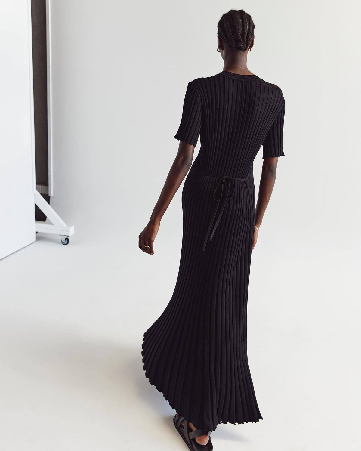 Short Sleeve Ribbed Pleat Maxi Dress - Black - 2