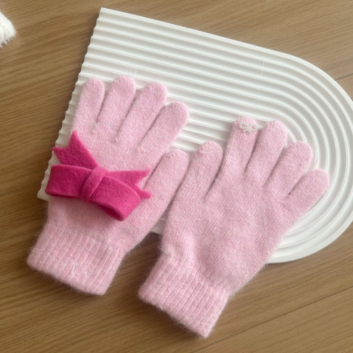 Felt Bow Angora Blend Knit Gloves - Pink