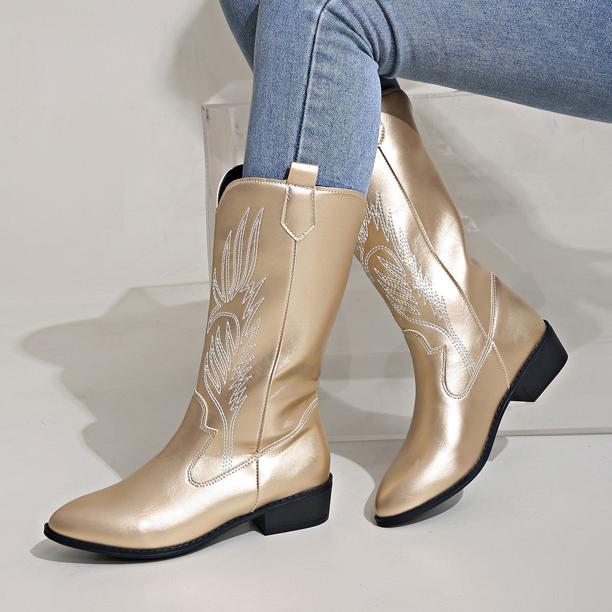Embroidered Pointed Toe Western Cowboy Boots