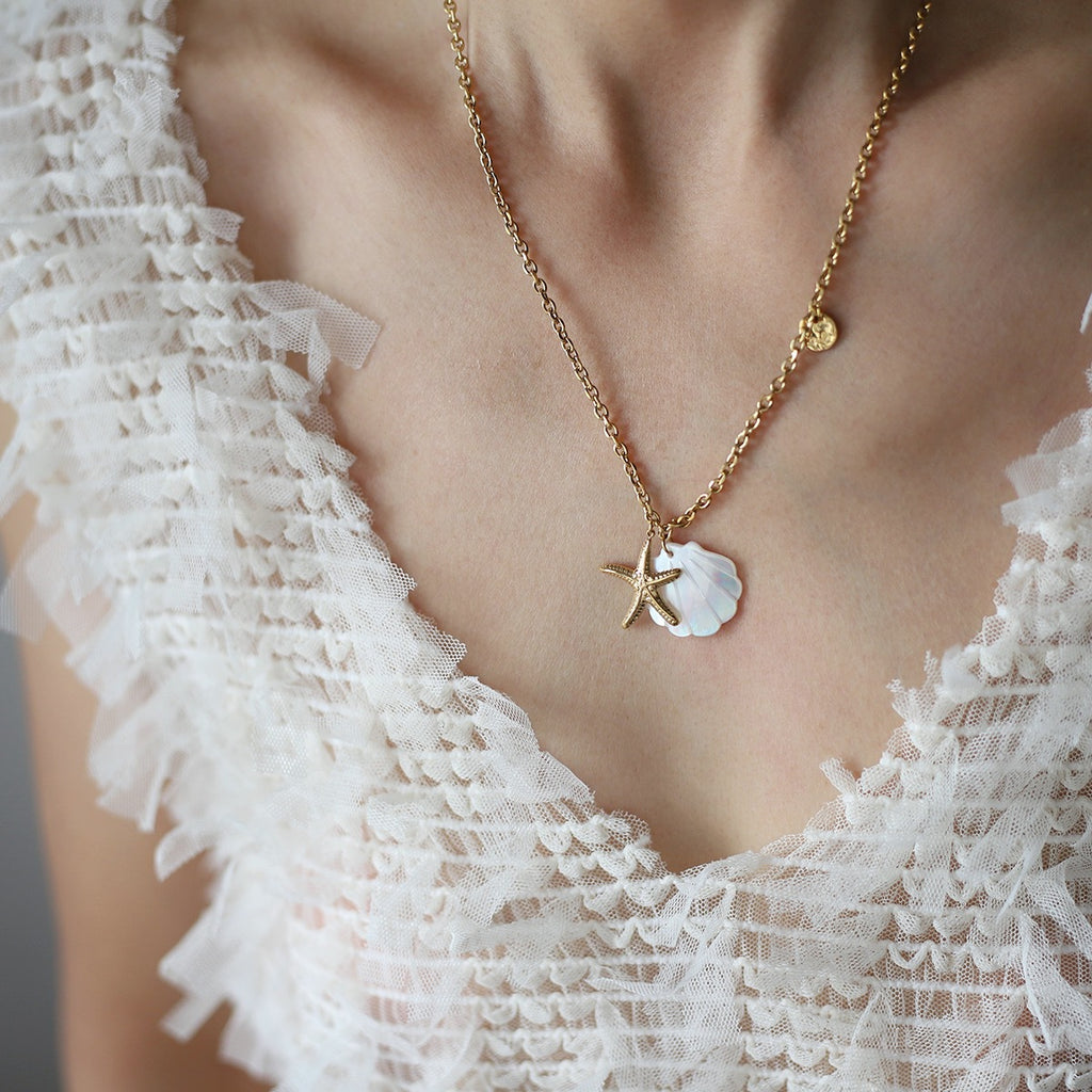Seashell And Starfish Charm Chain Necklace - Gold