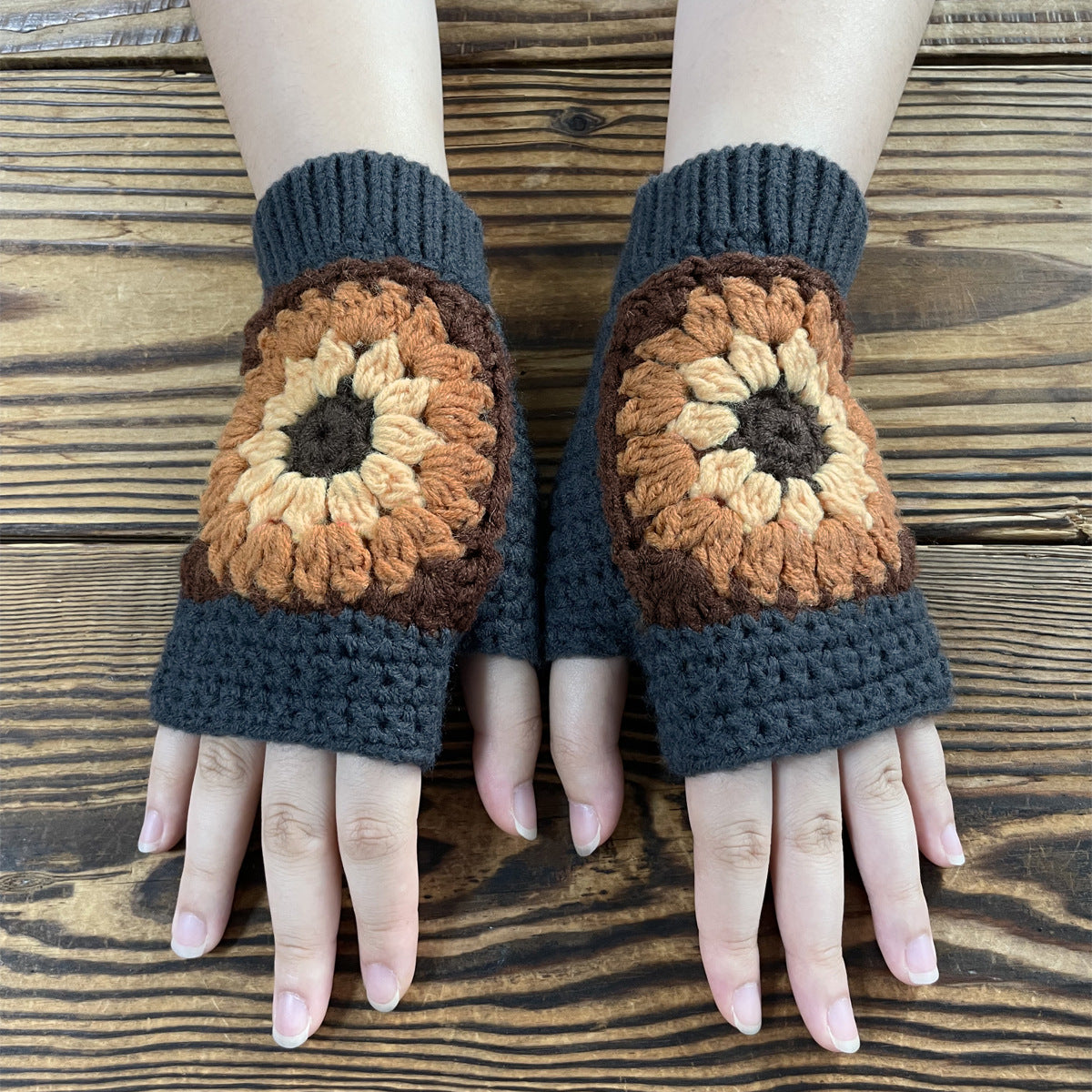 Granny Square Sunflower Fingerless Knit Gloves - Grey