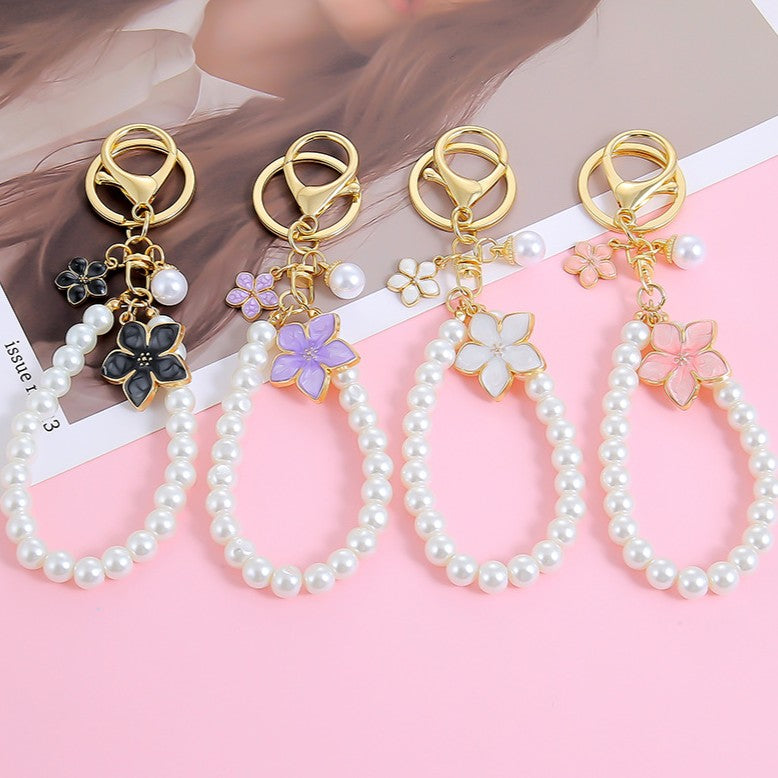 Daisy Charm Pearl Loop Keychain