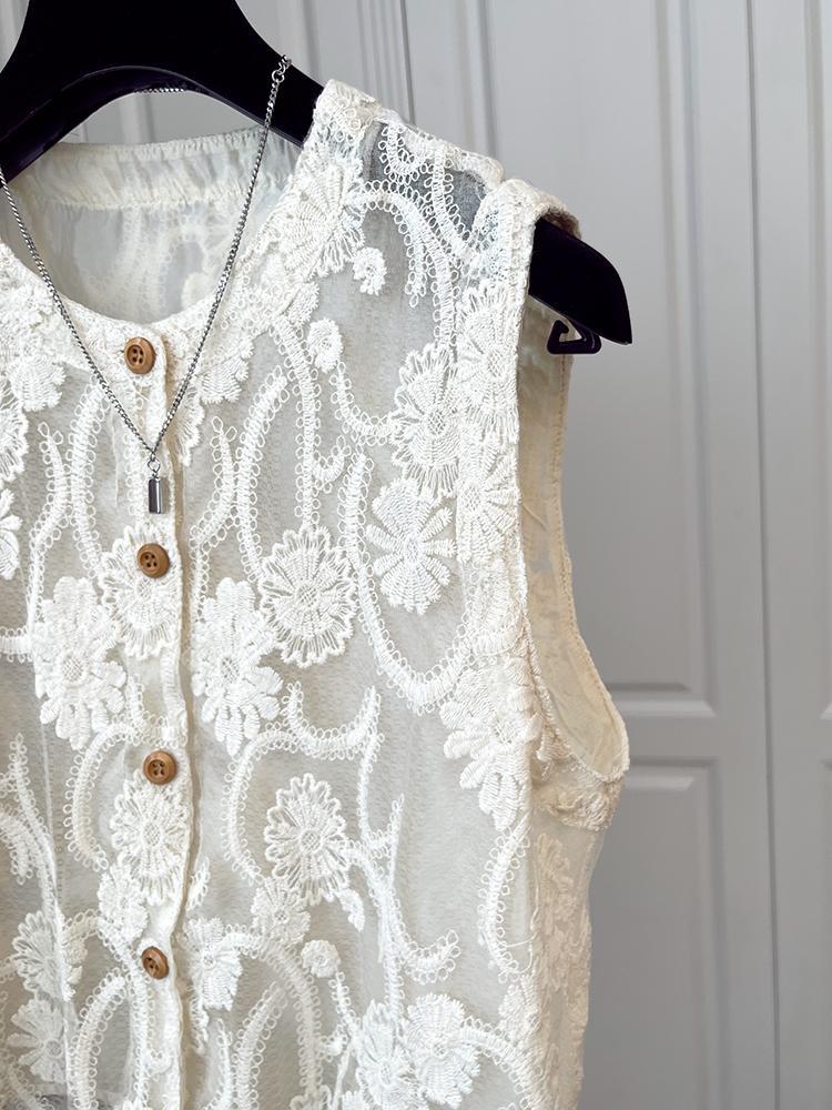 Sheer Daisy Lace Button Front Tank Top - Beige - 6