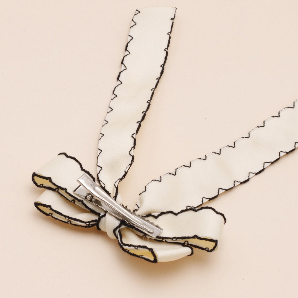 Scalloped Contrast Edge Ribbon Bow Clip - White - 1