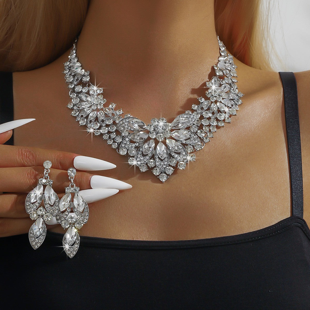 Rhinestone Floral Bib Necklace And Earring Set - Silver Clear
