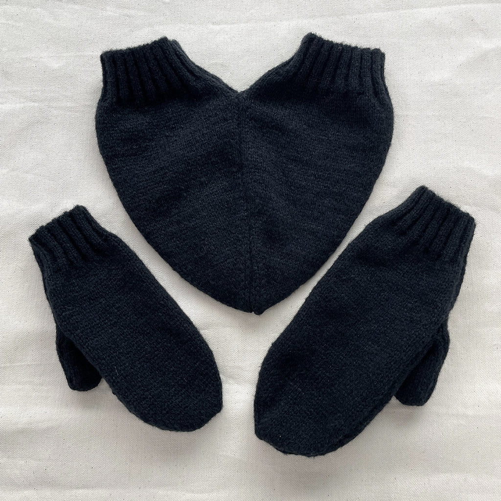 Heart Shaped Couples Hand Holding Knit Gloves - Black