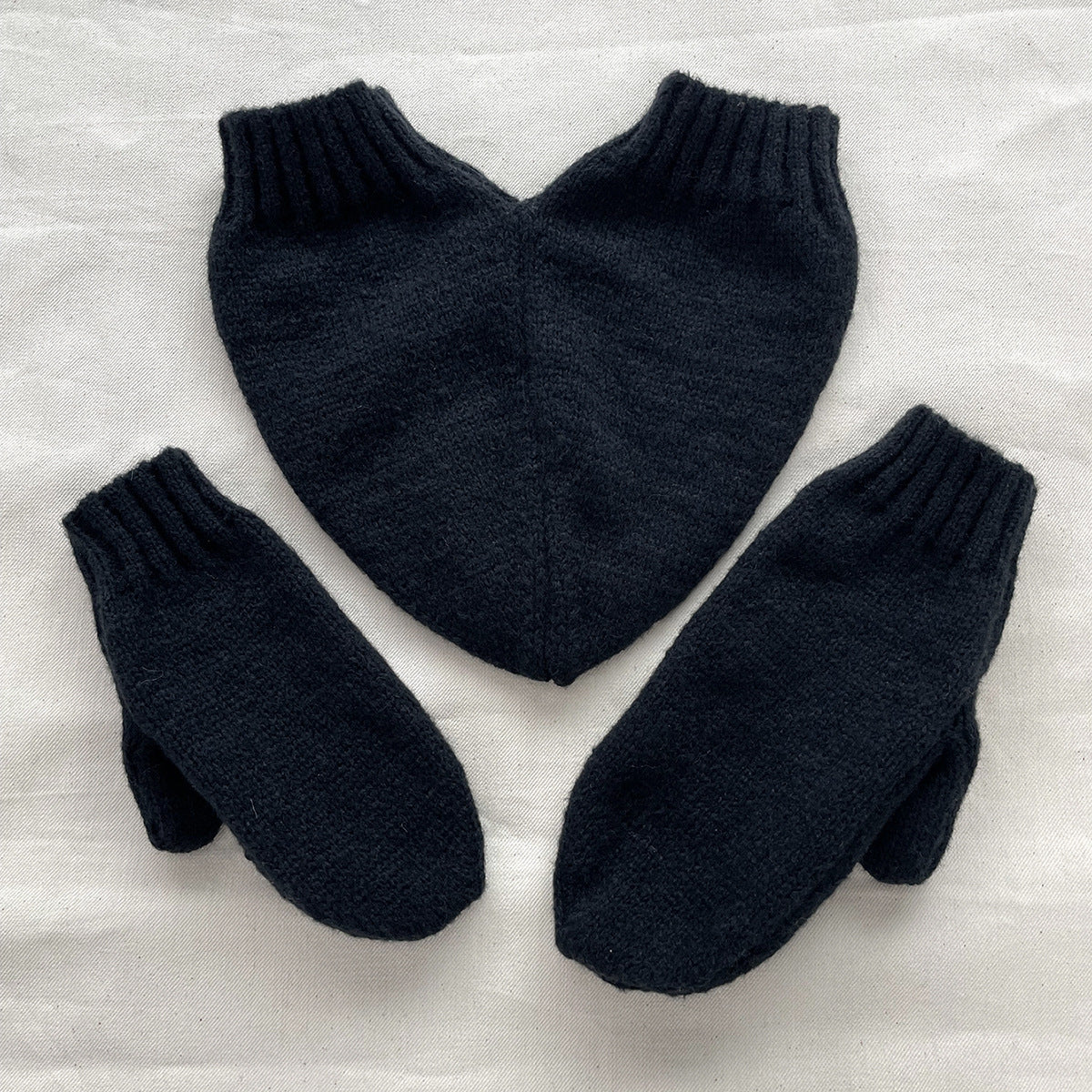 Heart Shaped Couples Hand Holding Knit Gloves - Black