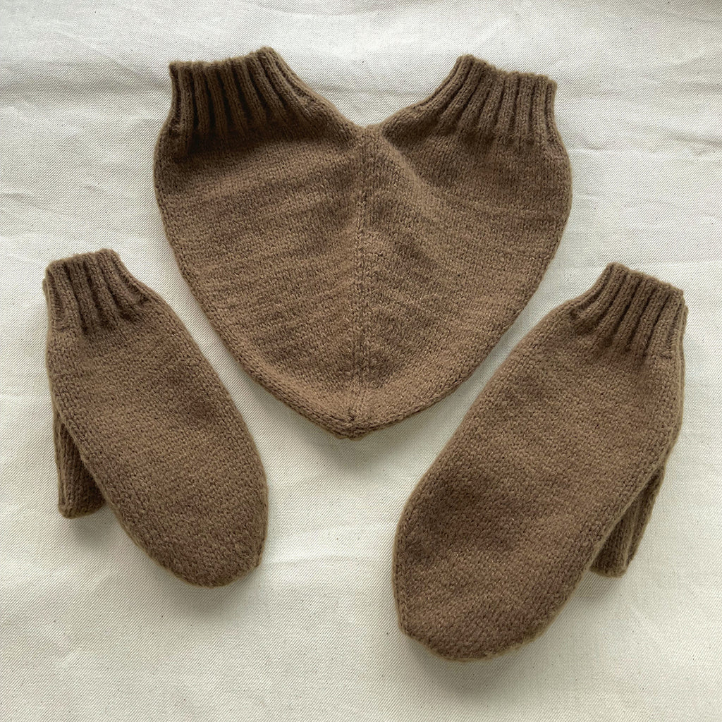 Heart Shaped Couples Hand Holding Knit Gloves - Coffee