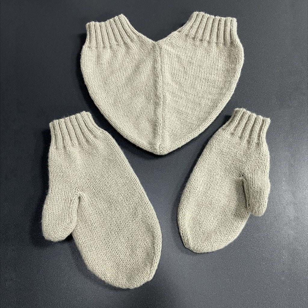 Heart Shaped Couples Hand Holding Knit Gloves - Gray
