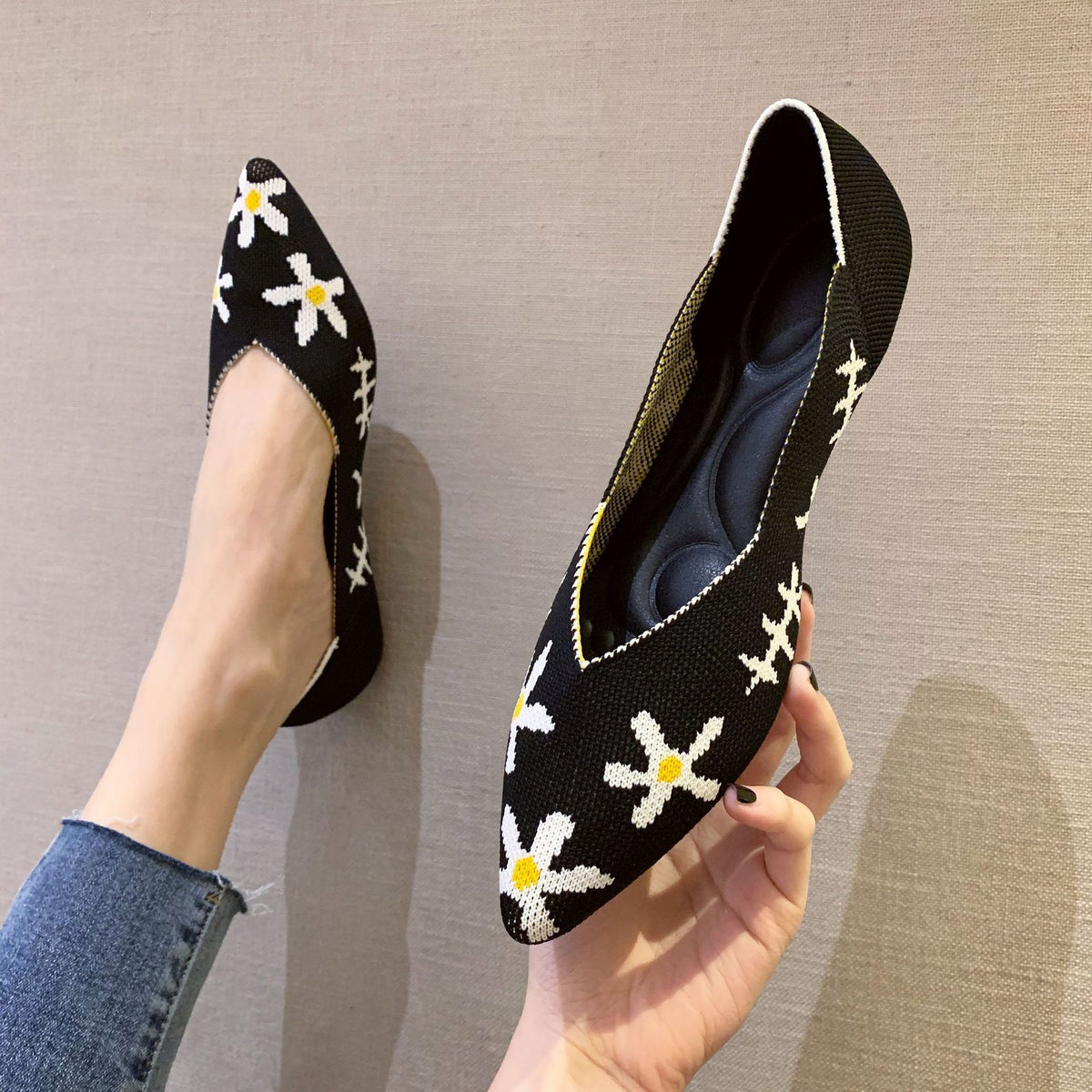 Foldable V-Cut Pointed Toe Knit Flats - Black Daisy