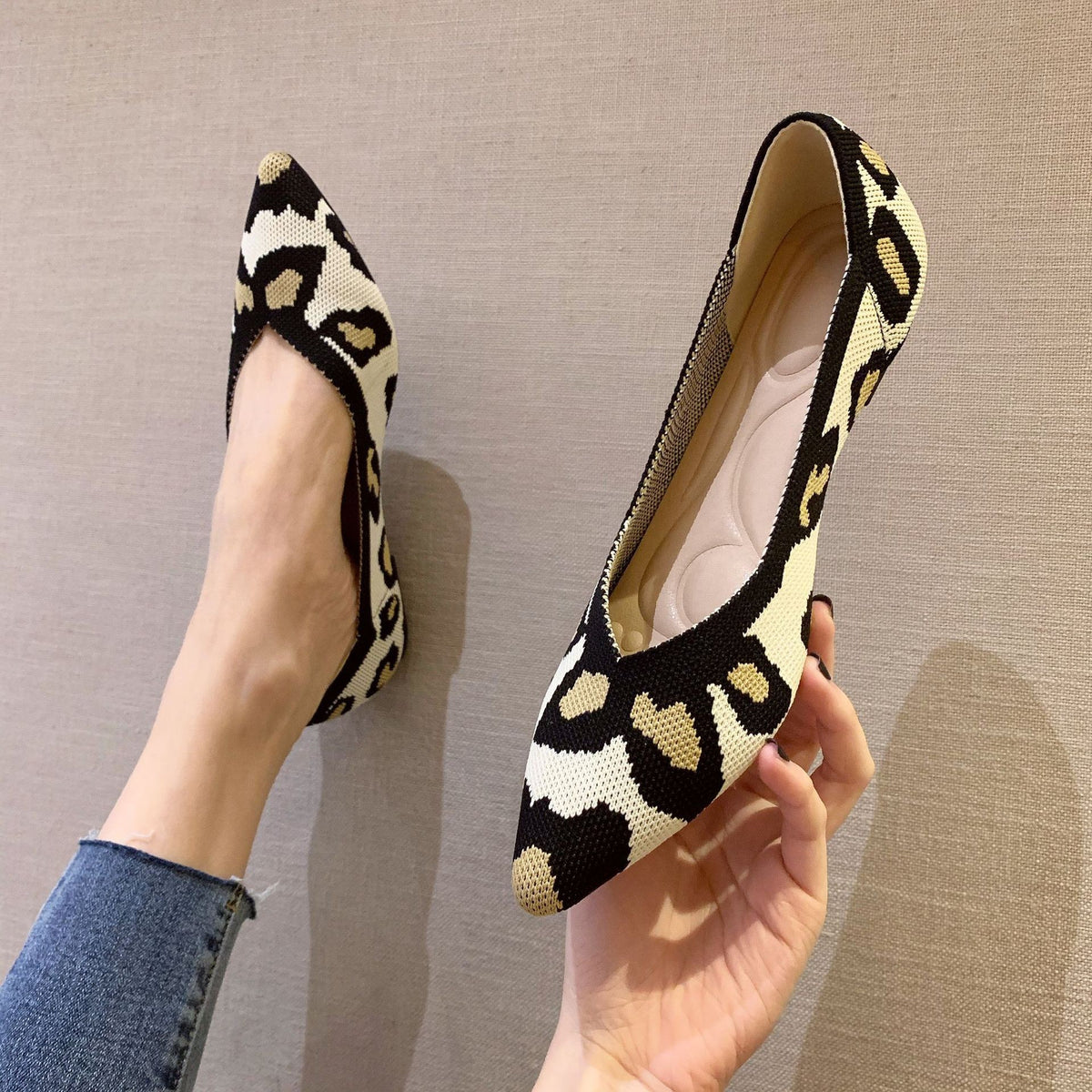 Foldable V-Cut Pointed Toe Knit Flats - Leopard
