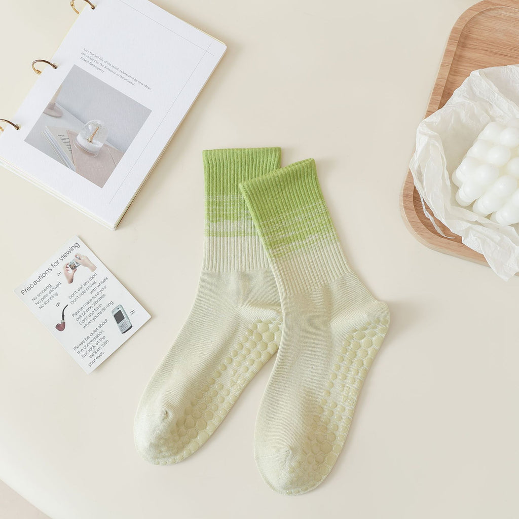 Gradient Grip Crew Socks for Yoga and Pilates - Green