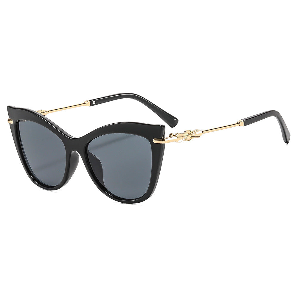 Winged Cat Eye Sunglasses With Metal Temples - Black