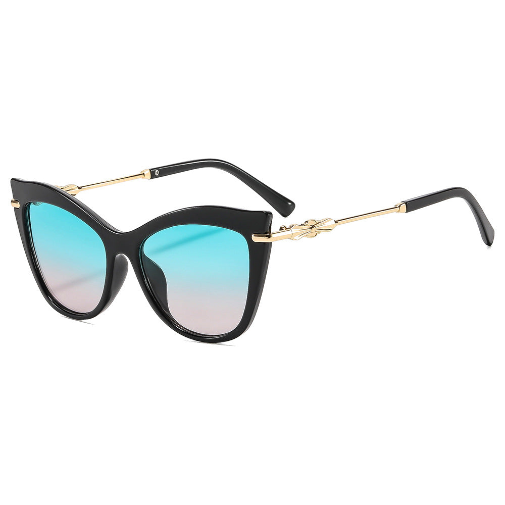 Winged Cat Eye Sunglasses With Metal Temples - Black_B