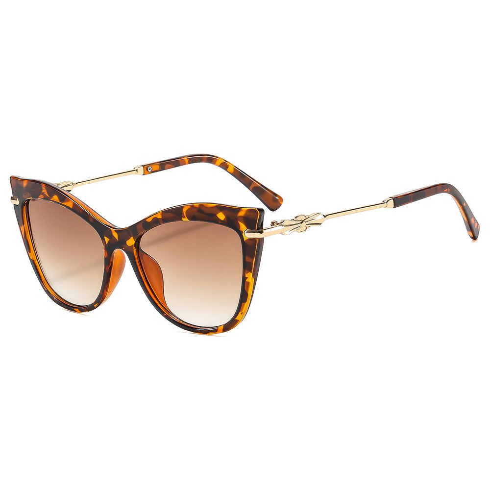 Winged Cat Eye Sunglasses With Metal Temples - Leopard_B