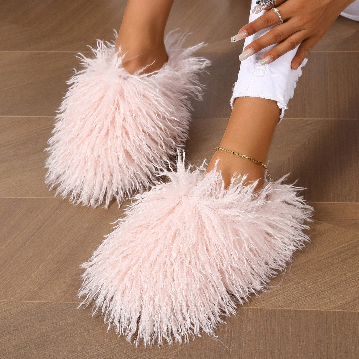 Curly Faux Fur Closed Toe Slippers - Light Pink