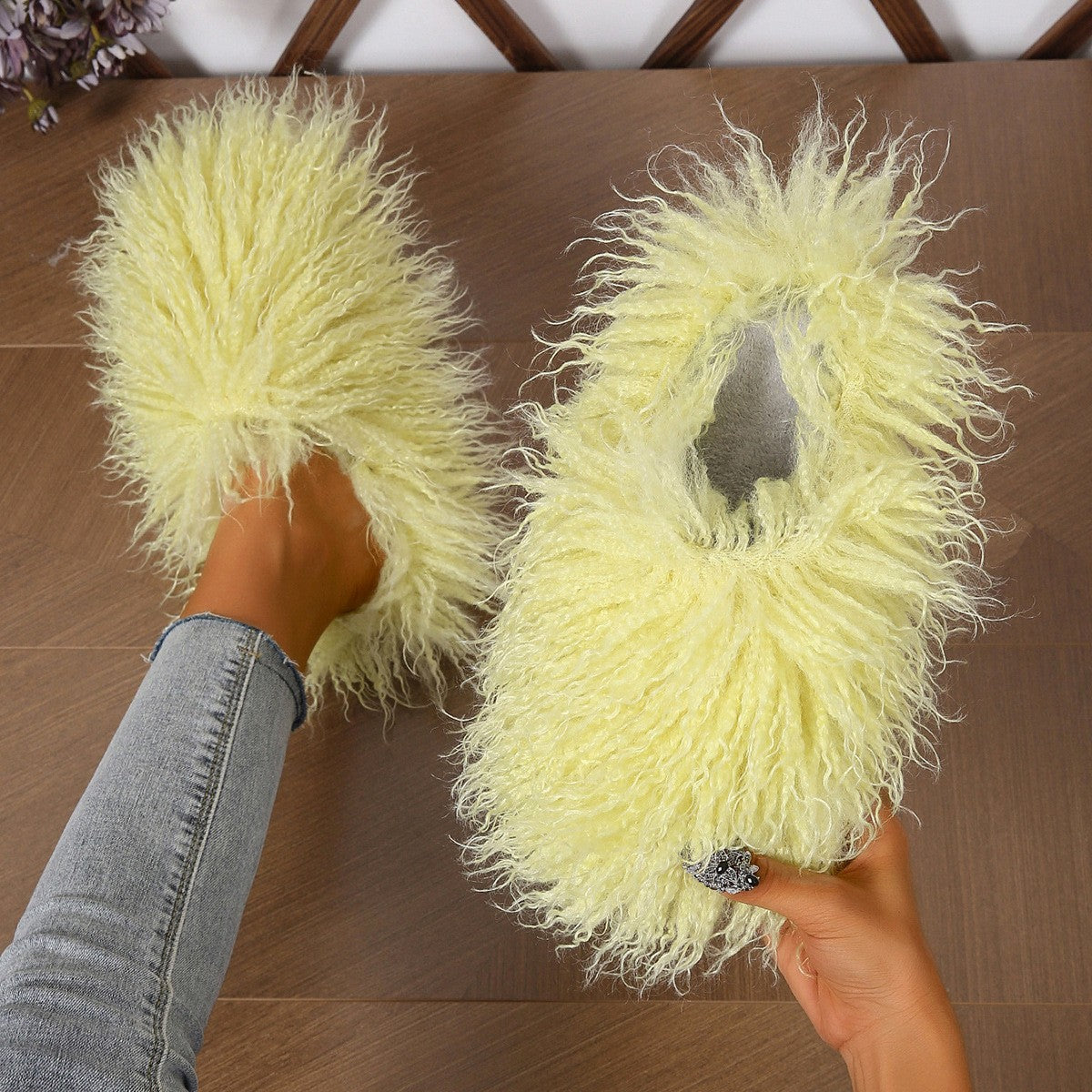 Curly Faux Fur Closed Toe Slippers - Pale Yellow