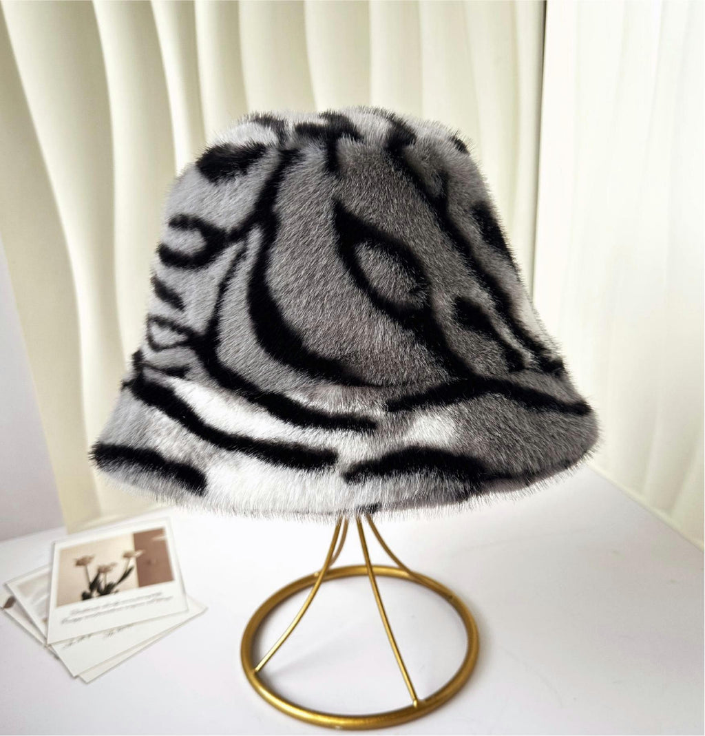 Fuzzy Tiger Stripe Bucket Hat for Cold Weather - Gray