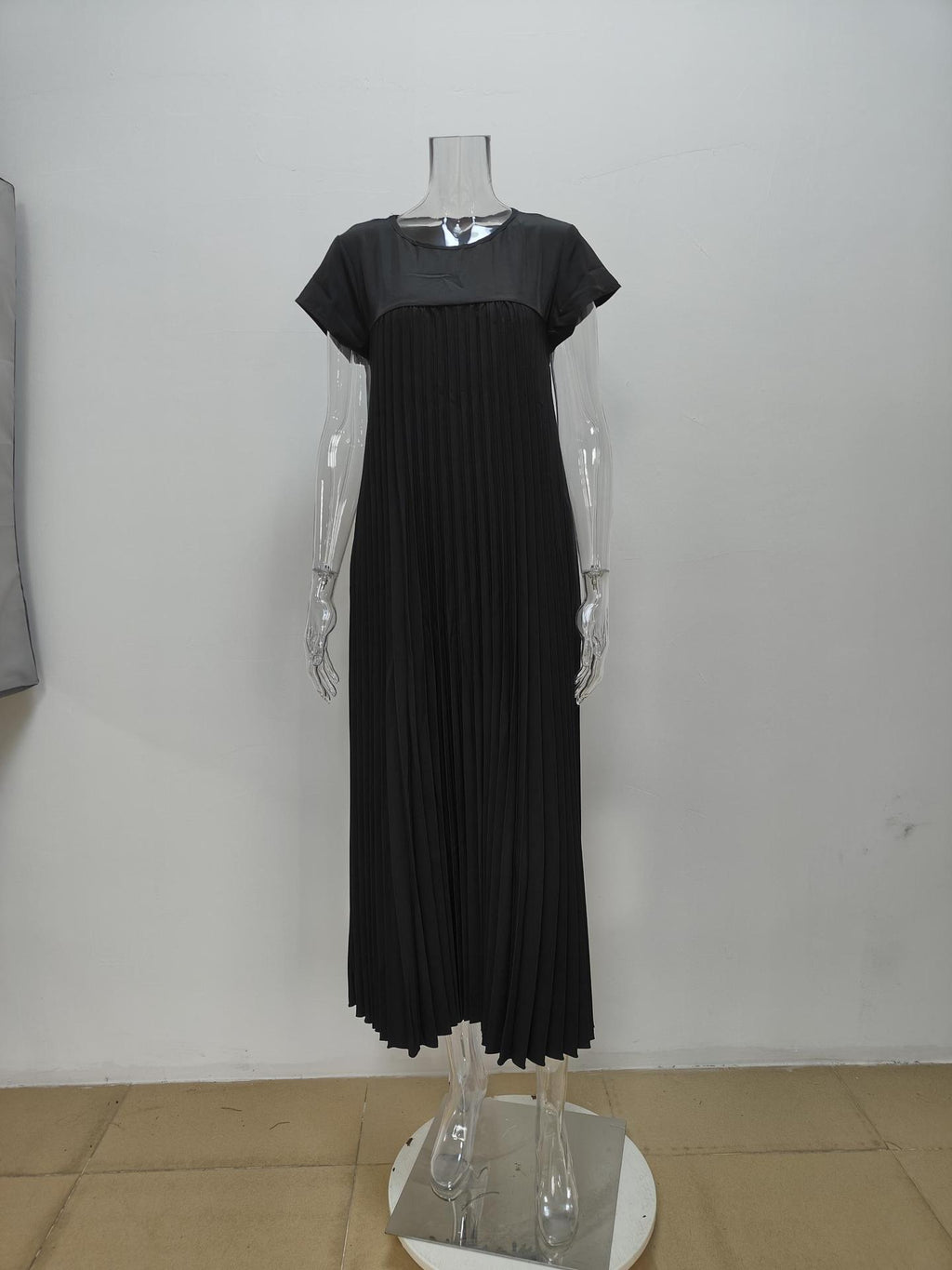Pleated A Line Cap Sleeve Maxi Dress - black - 2