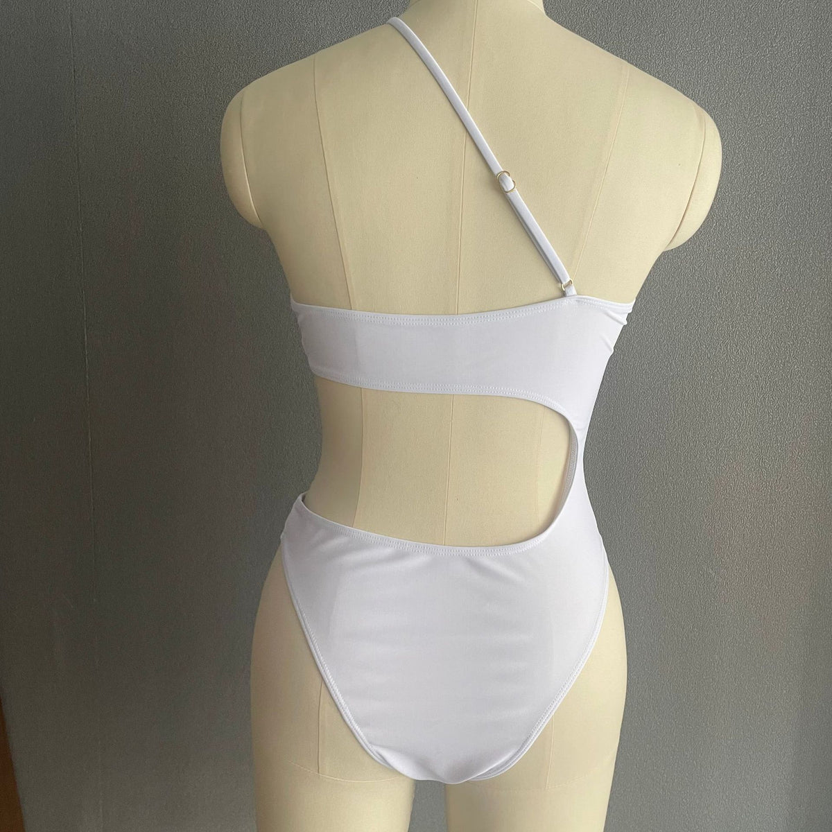 One Shoulder Ring Cutout One Piece Swimsuit - White - 2
