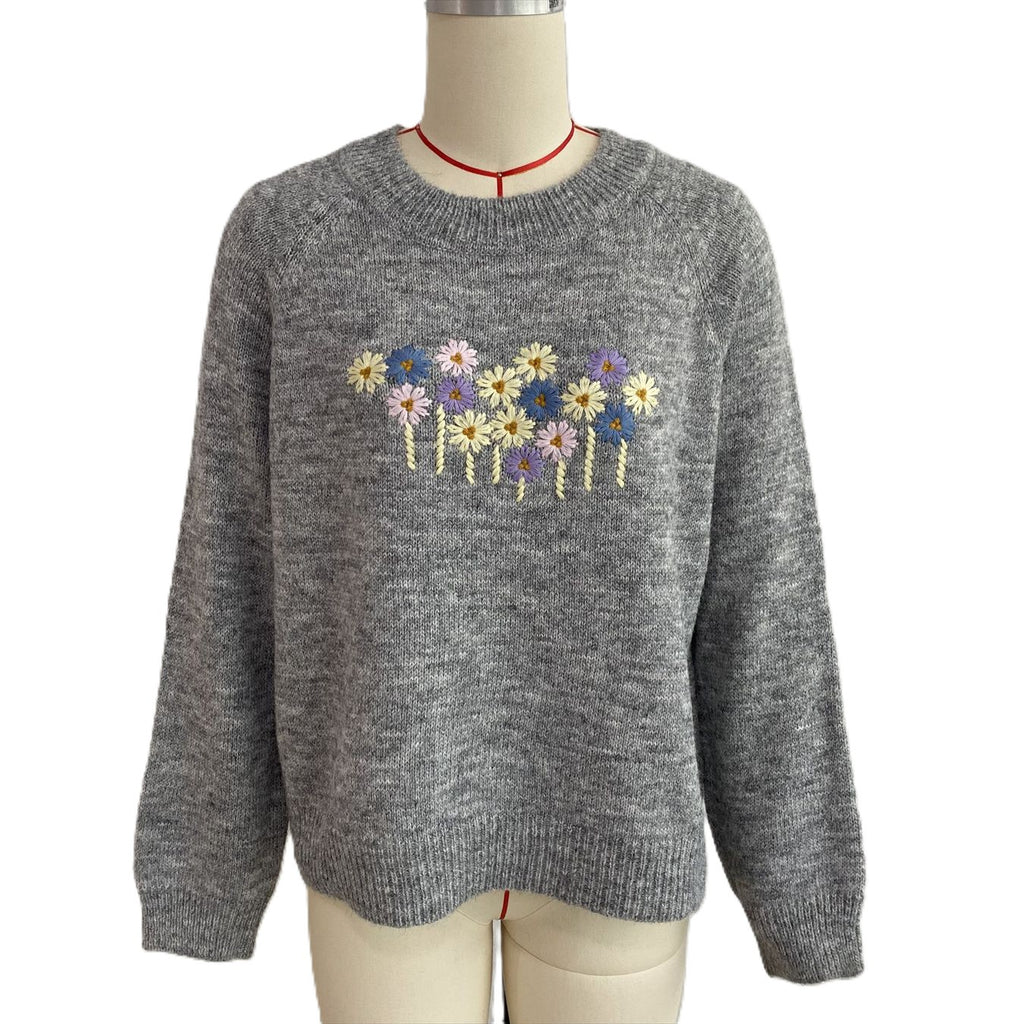 Raglan Sleeve Knit Sweater With Daisy Embroidery - Grey