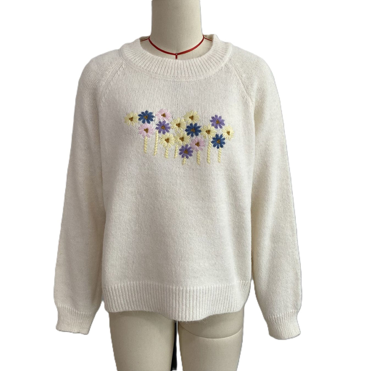 Raglan Sleeve Knit Sweater With Daisy Embroidery - White